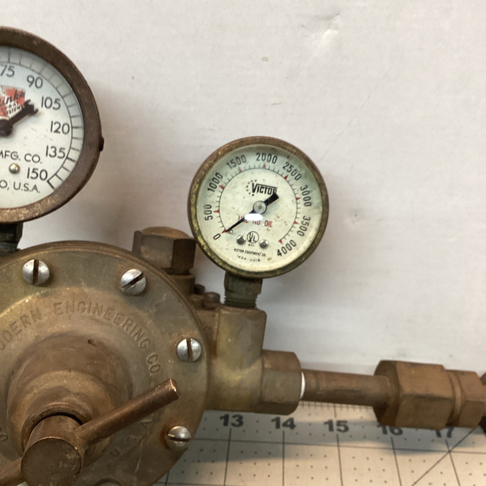 Modern Engineering Company Type OR Dubbl-Stage Regulator Acetylene Gauge