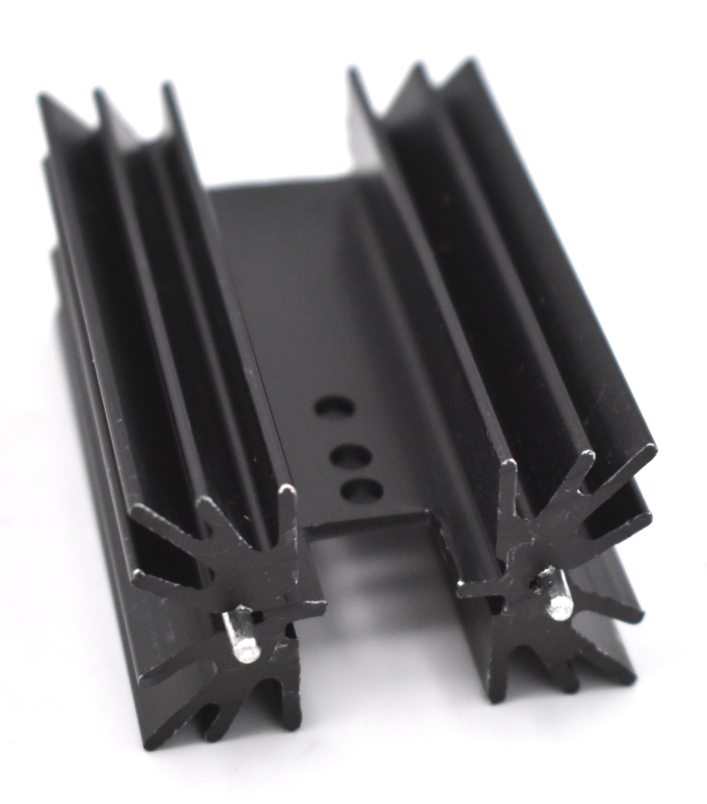 WAKEFIELD 647-25ABP HEATSINK TO-220 W/PINS BLK 1″” (LOT OF 5)