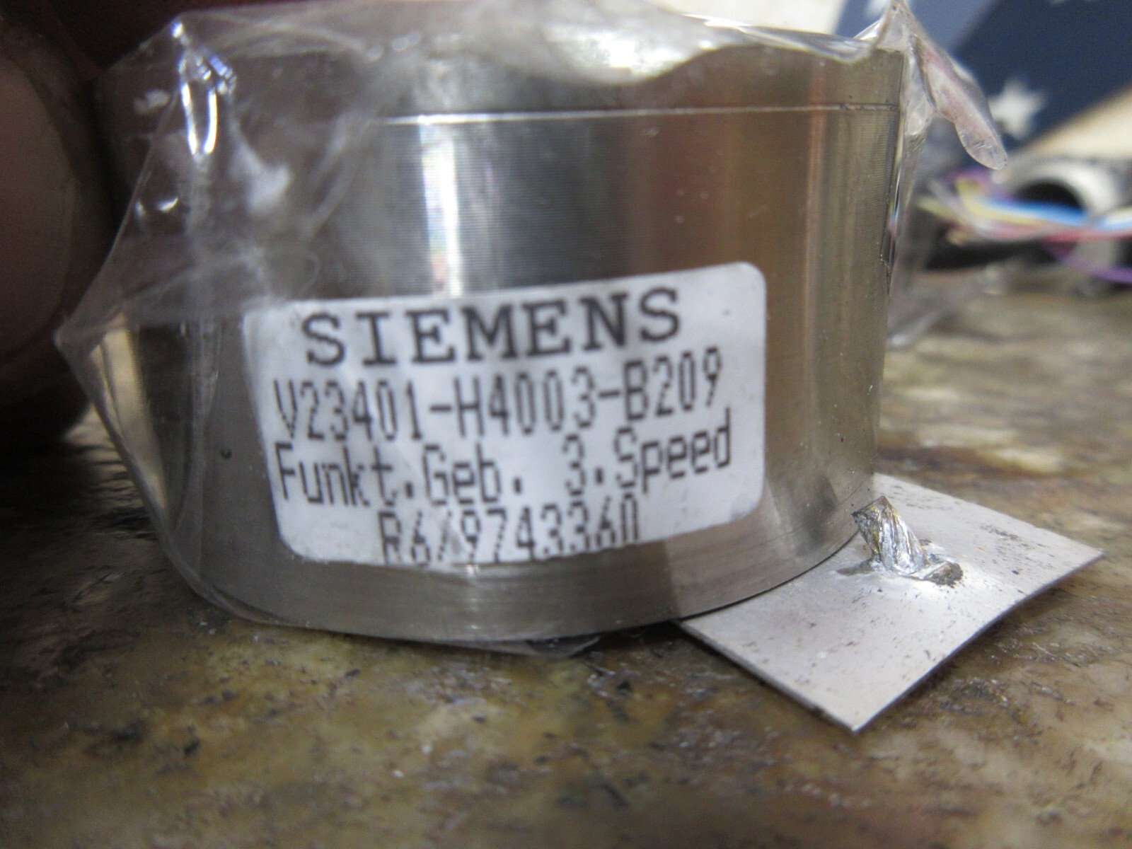 SIEMENS ENCODER RESOLVER V23401-H4003-B209 R/9743360 KK4EY-YYYY-021 EACH 1