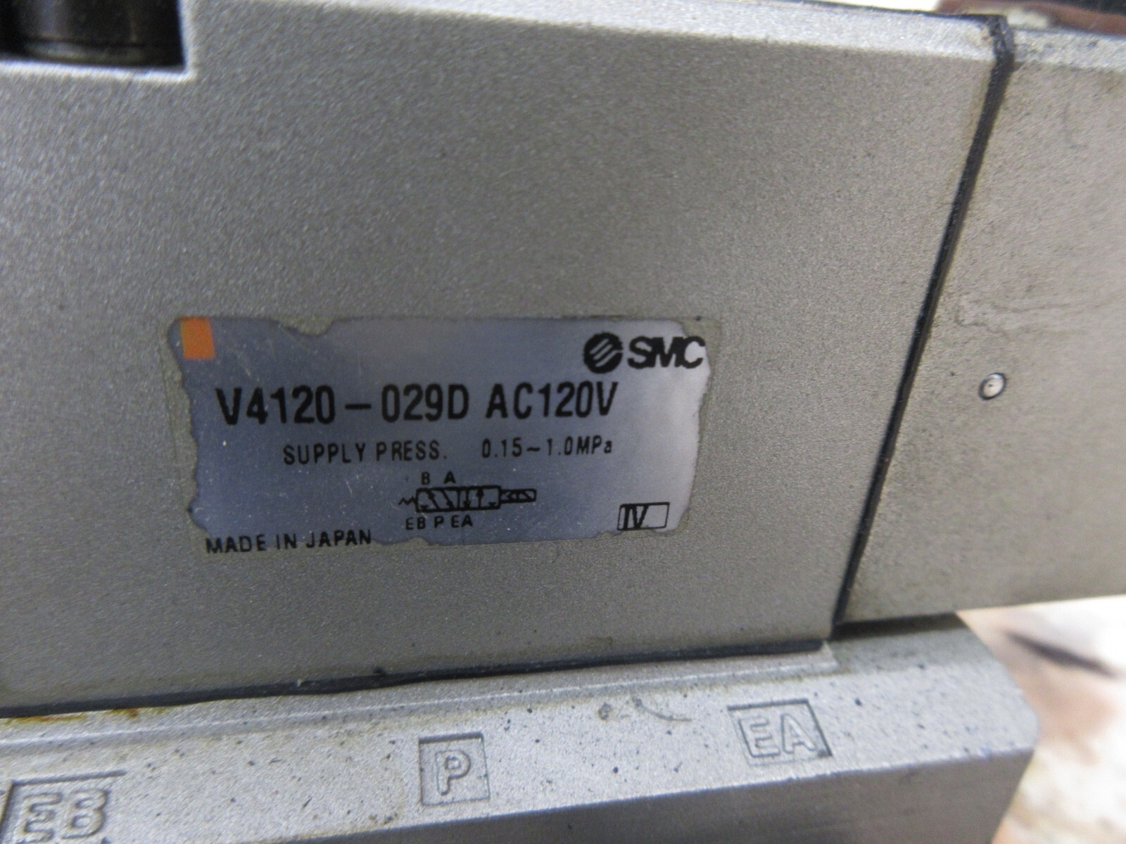 SMC VALVE V4120-029D AC120V