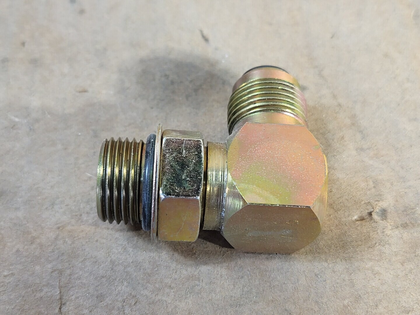 SURPLUS NEW KOMATSU WB0508 90 Deg Elbow Fittings (Box of 2) – Heavy Machinery