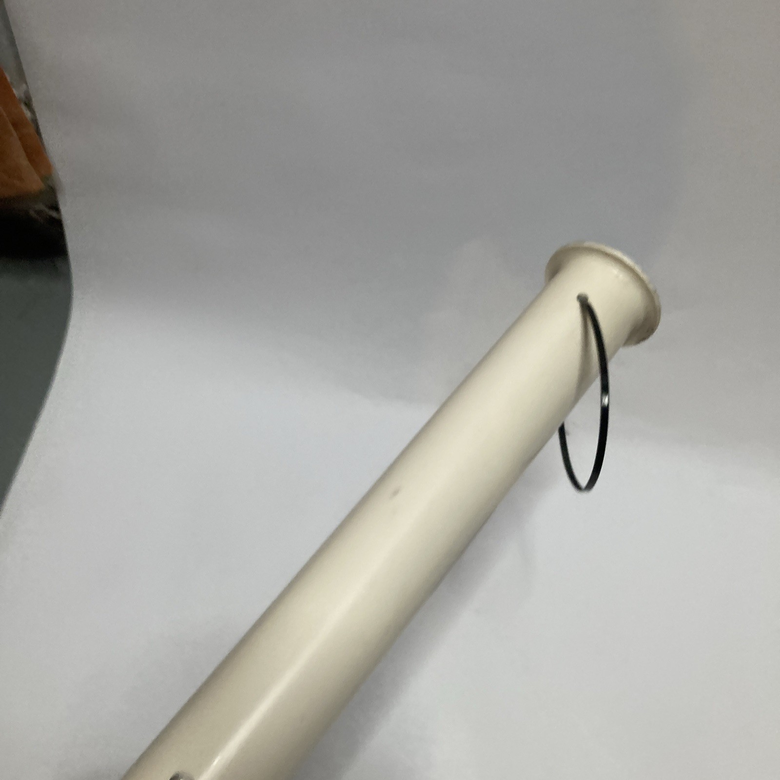 Hurricane Tubular Sand Spike, 27″, White
