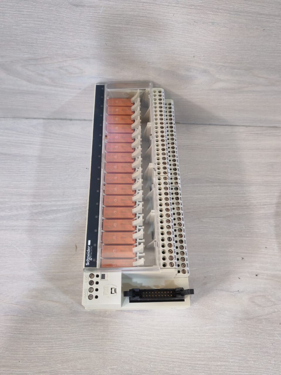 SCHNEIDER ELECTRIC ABE7 R16T230 MODICON 064467