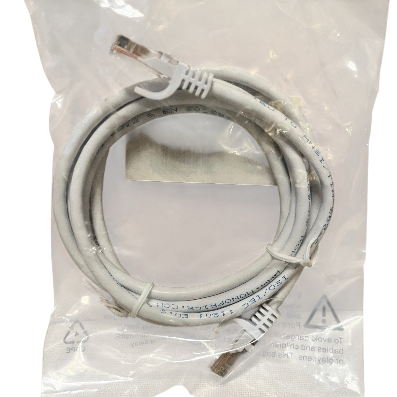 Monoprice Flexboot Cat5e Ethernet Patch Cable 11360 5ft White RJ45 UTP LAN Cord