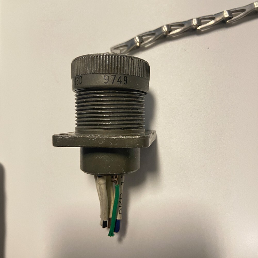 A lot of 5 Amphenol 9749 Cannon Connector 07418-MS25043-18D