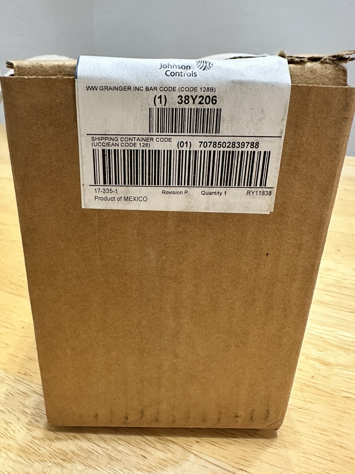 JOHNSON CONTROLS V-6135-1 Air Switching Valve, 2 to 4 psi, NO/NC 38Y206