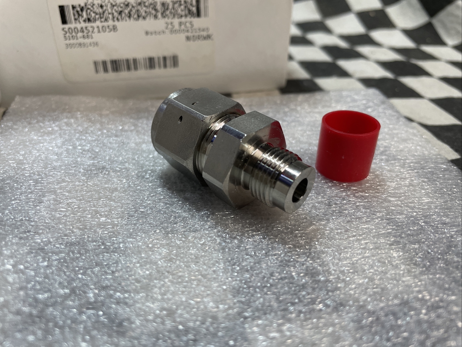 SWAGELOK Male Connector 1/2 TUBE x 9/16-20, SS-810-1-0215, SS81010215, LOT OF 93