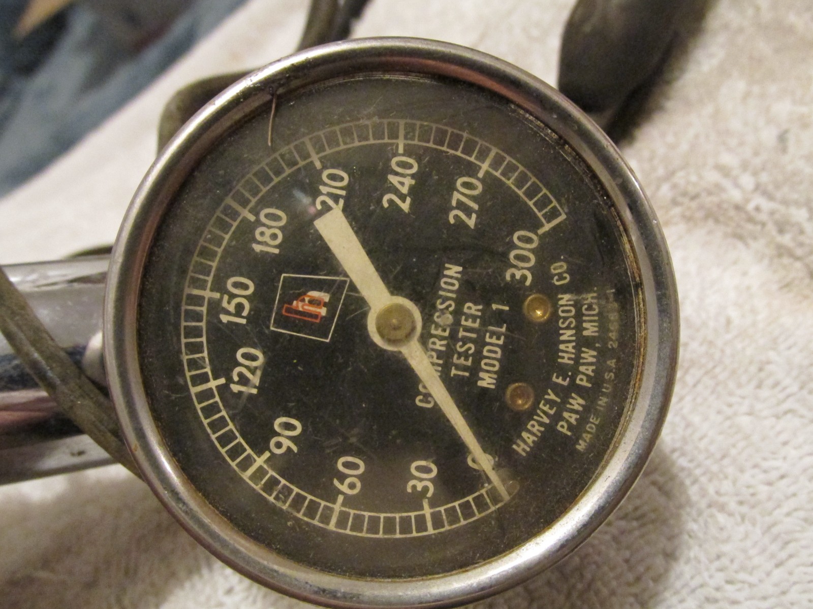 VINTAGE HARVEY E HANSON CO. USA MODEL 1 PISTOL GRIP COMPRESSION TESTER GAUGE