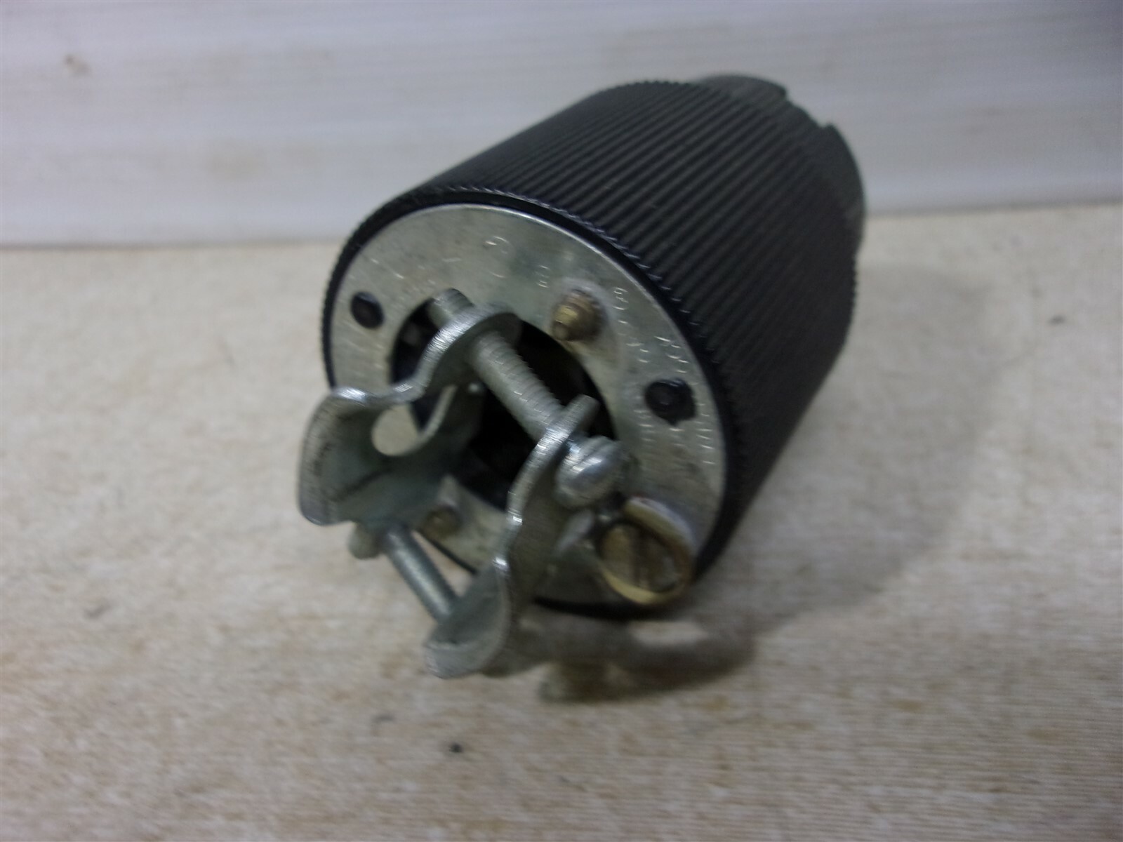 Hubbell Vari-Load Twist Lock 30A 60VAC Female Connector *FREE SHIPPING*
