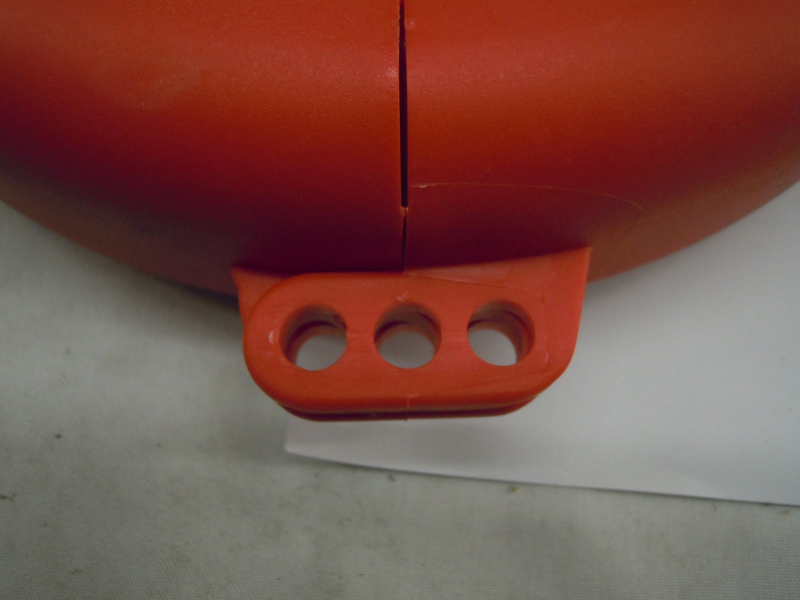 NORTH BY HONEYWELL VS09R VALVE LOCKOUT RED, FITS VALVE HANDLE SIZES 6 1/2″ – 10″