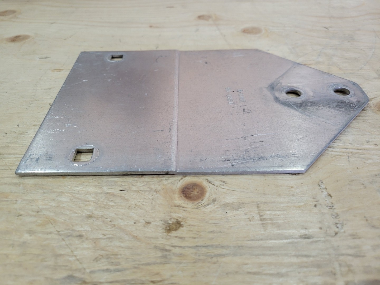 Eaton B-LINE 9A-1026 Vertical Adjustable Splice Plate For 5″ NEMA / 6″ High