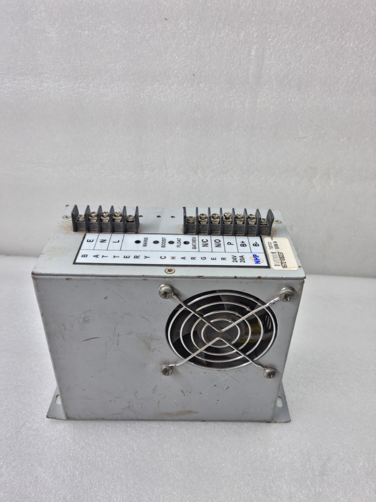 NHP BATTERY CHARGER 24V 20A (FAULTY)