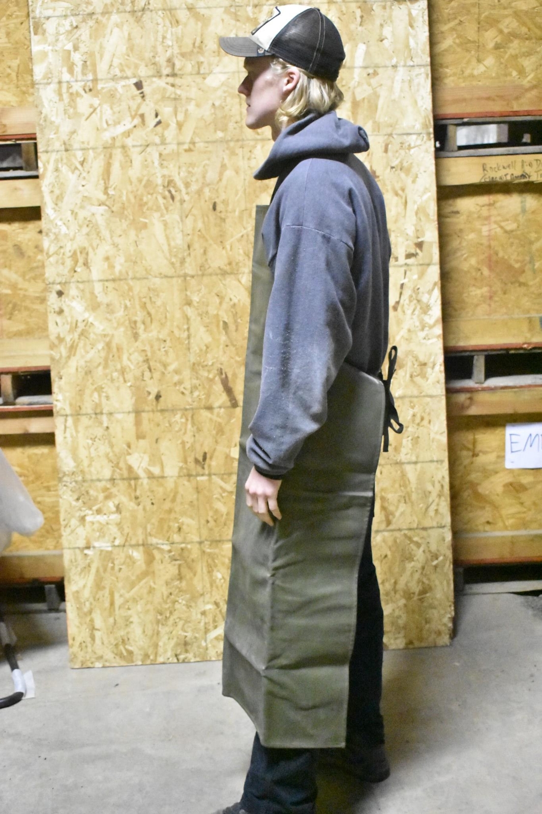 MIL. SPEC. 8415-00-082-6108 UTILITY APRON. STURDY RUBBER MATERIAL OD GREEN COLOR