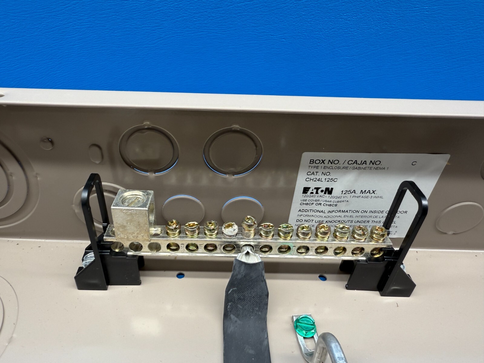 Eaton CH24L125C Type-1 125A 120/240VAC Indoor Main Lug Loadcenter Enclosure