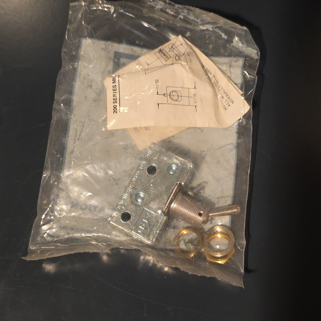 Manual Air Control Valve, 3-Way, 1/8in NPT