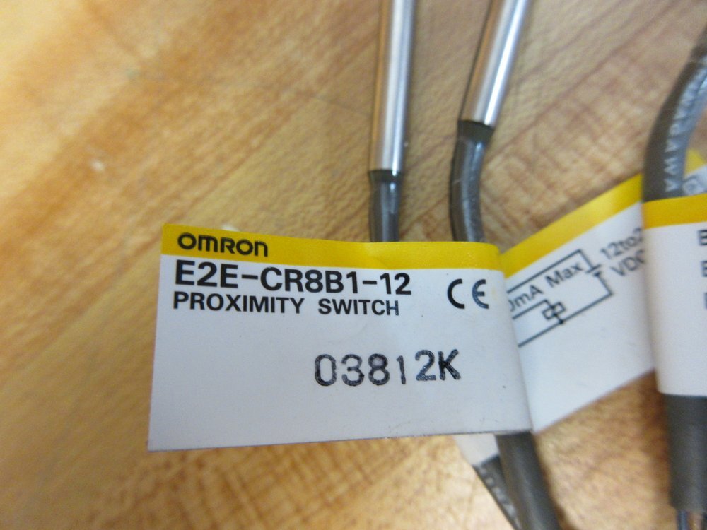 Omron E2E-CR8B1-12 Proximity Switch Set E2ECR8B112
