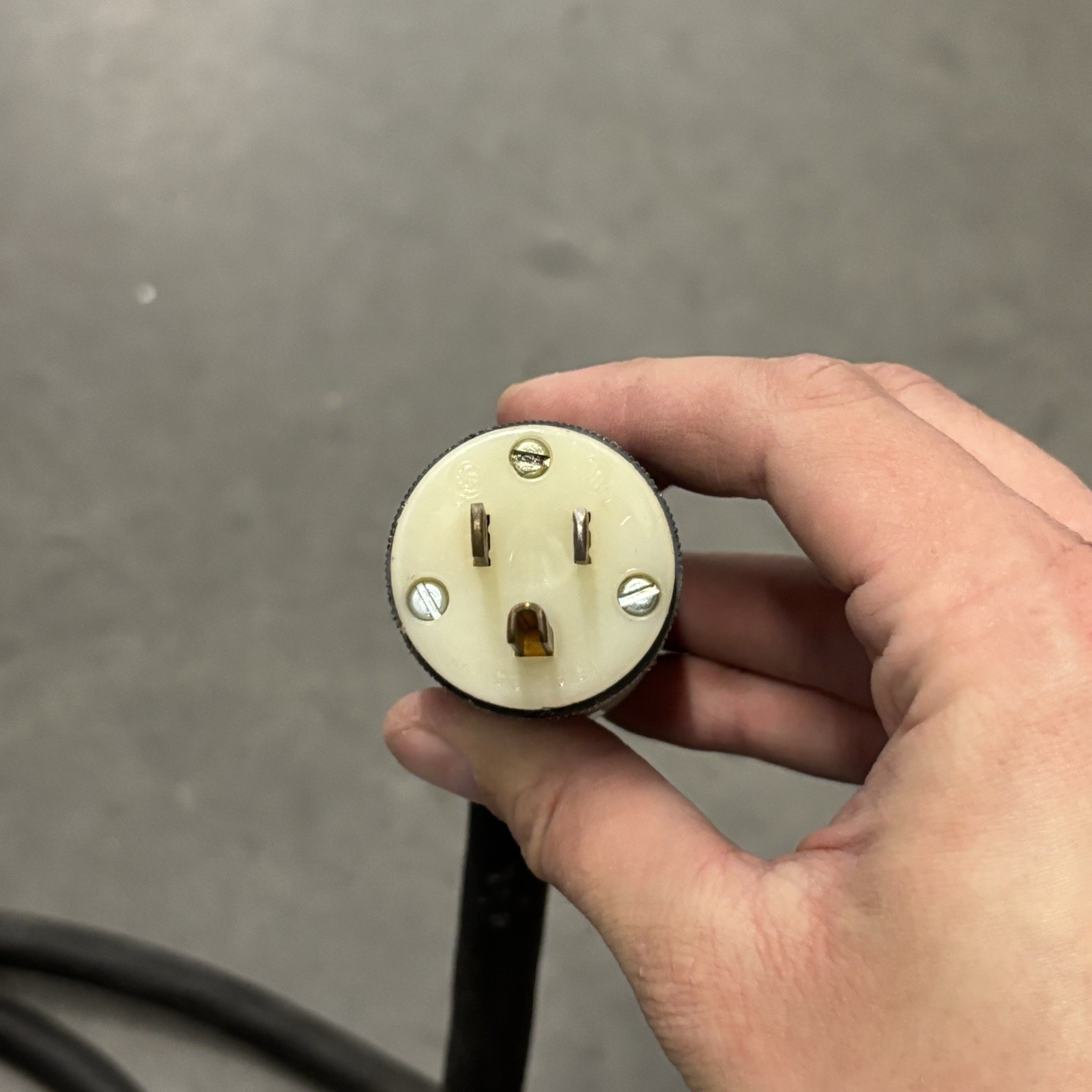 Hubbell 4 Gang Outlet Outdoor Industrial Use Box