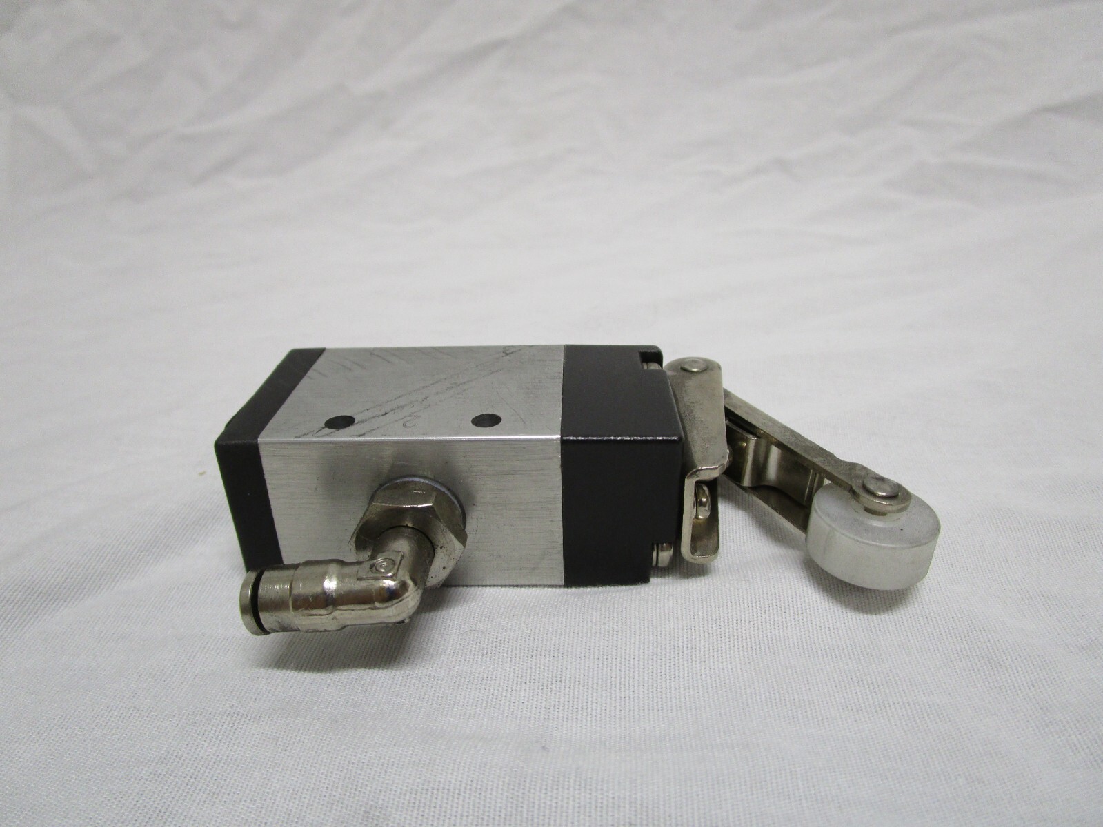NEW INGERSOLL RAND ARO M252RS 1/4″ INLET 3-WAY 2-POSITION ROLLER LEVER ACTUATOR