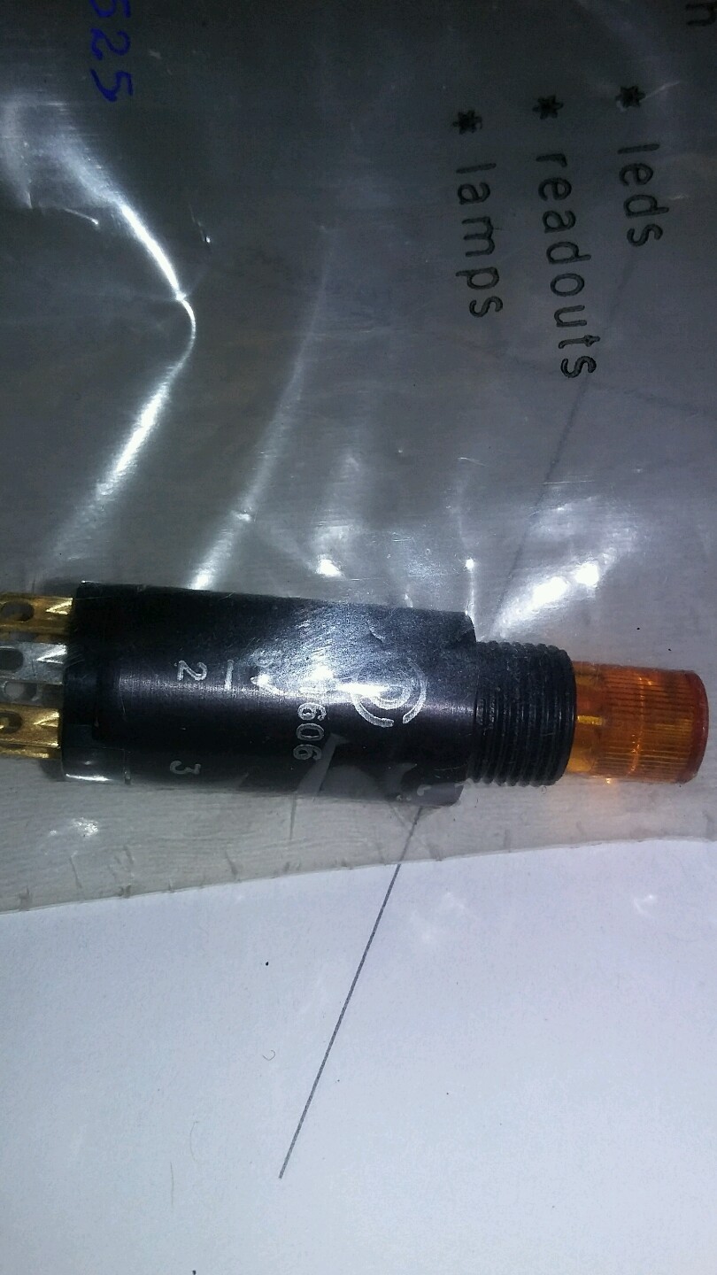 Dialco Dialight 913-1606-1633-525 Orange Push Button Switch loc265
