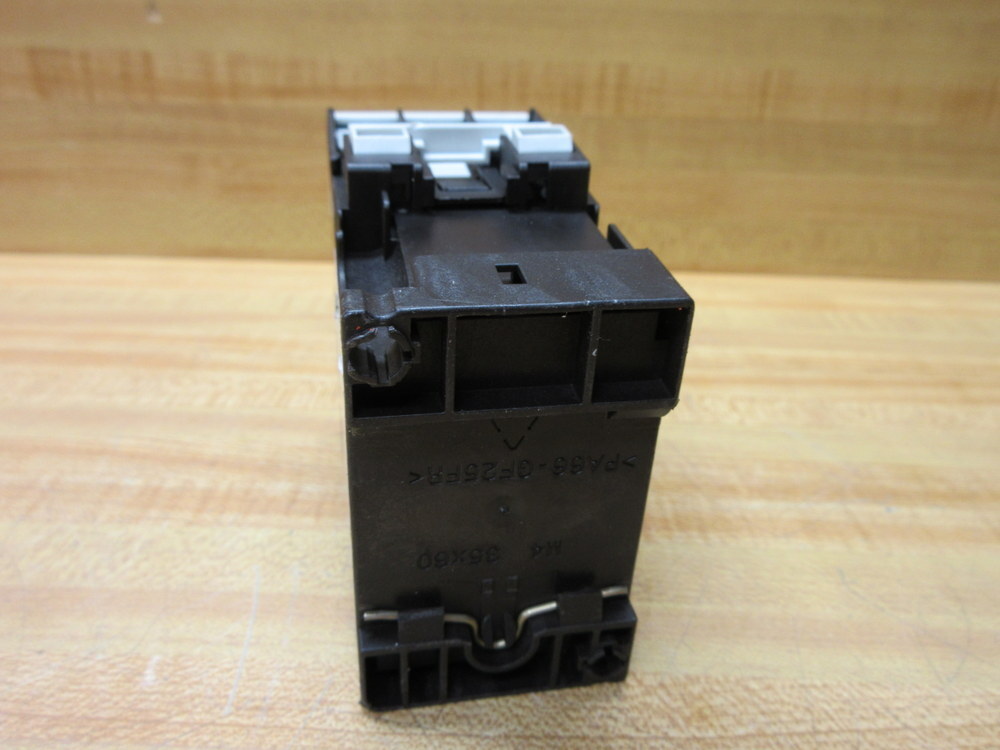 Siemens 3RT1023-1BB40 Contactor 3RT1023-1B..0 Cracked, W/Out Auxiliary