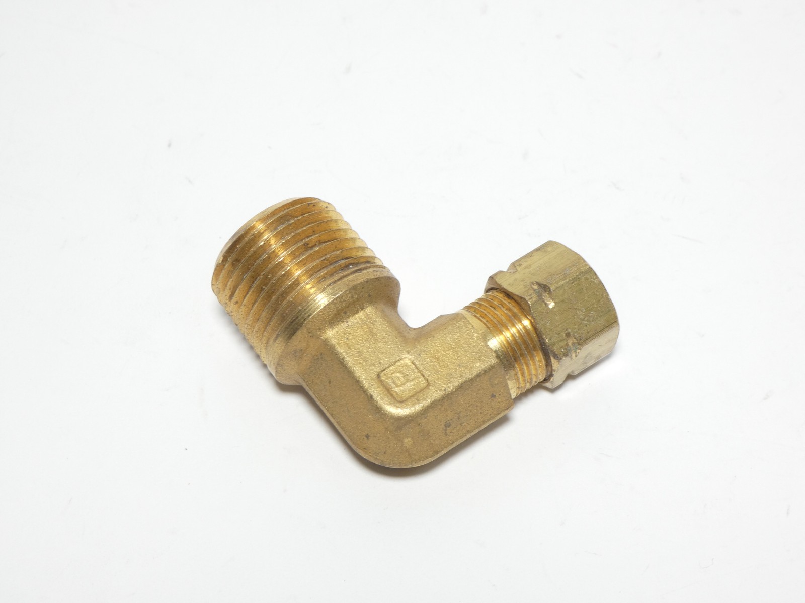 *Lot of 34* Parker Compression Brass Fitting 3/8″ Tube 90° Male Elbow