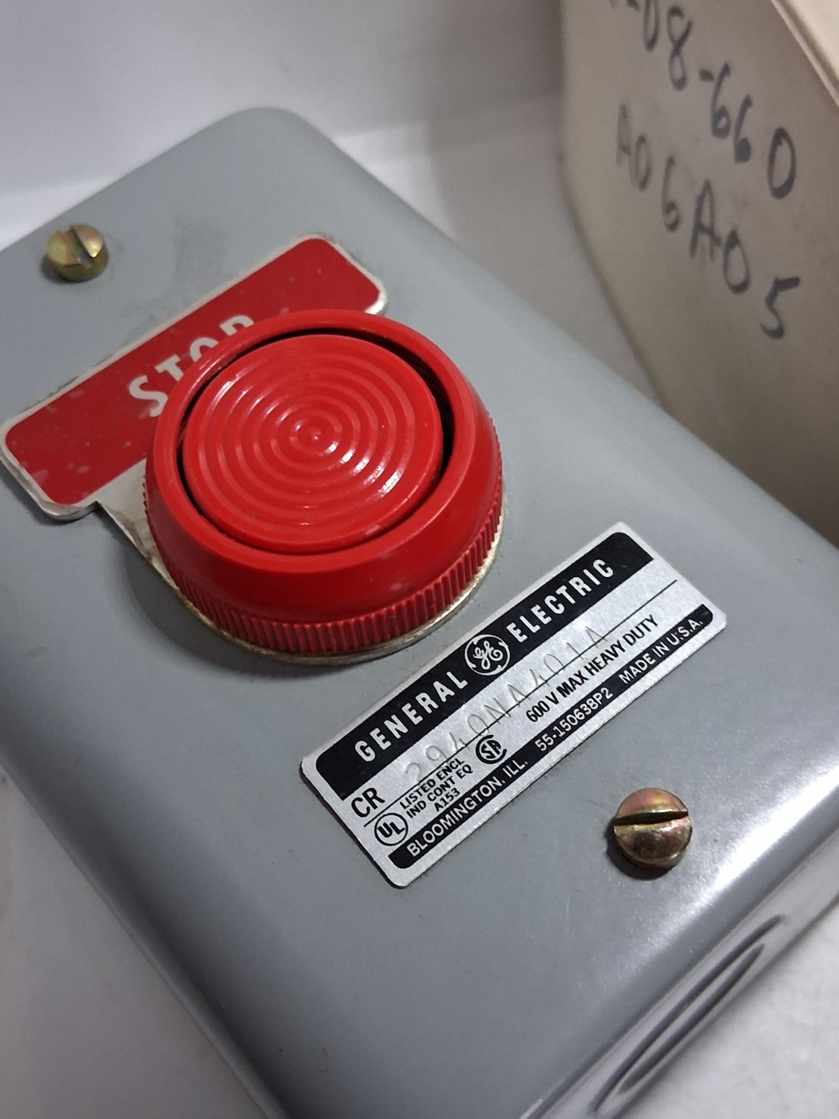 GE CR2940NA401A PUSHBUTTON ENCLOSURE WITH RED STOP 600V HEAVY DUTY NIB