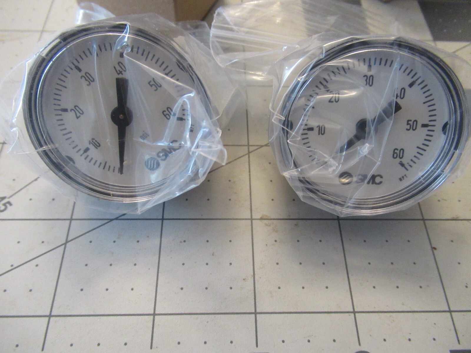 Pair of SMC 111.12 1.5″ gauges 60 psi