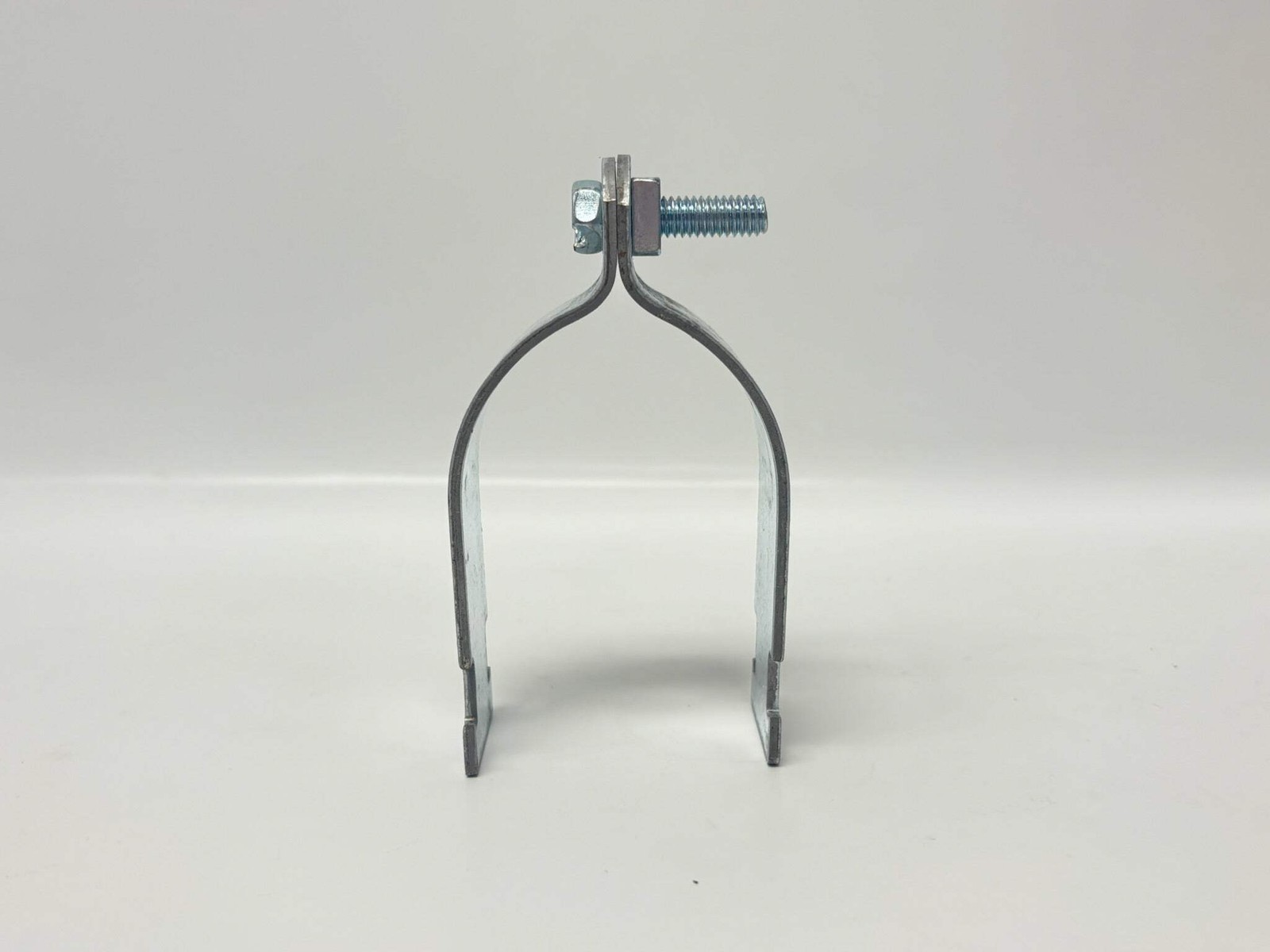 42 PK B‑Line B2014 2‑1/2″ Pre‑Assembled Pipe/Conduit Clamp – Channel Mount
