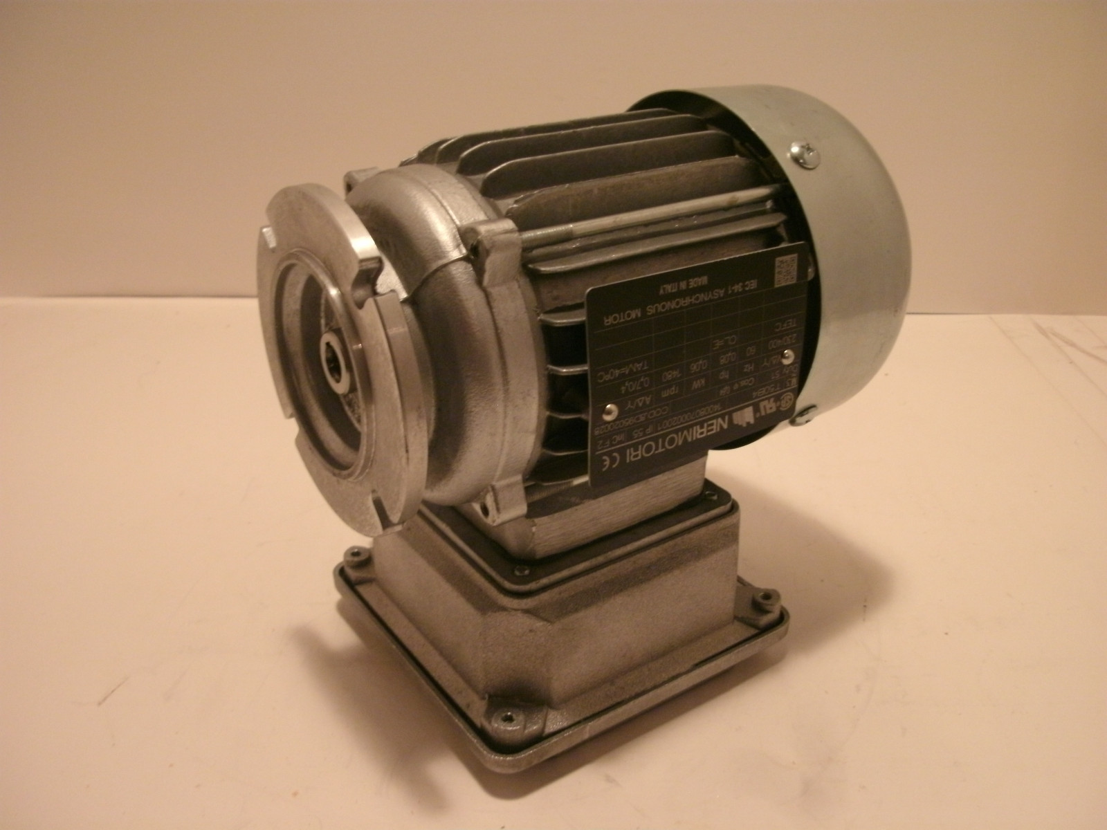 NERIMOTORI T50B4 STANDARD MOTOR 1480 RPM V/Y 230/400 0.08 HP 0.06 KW NEW NO BOX