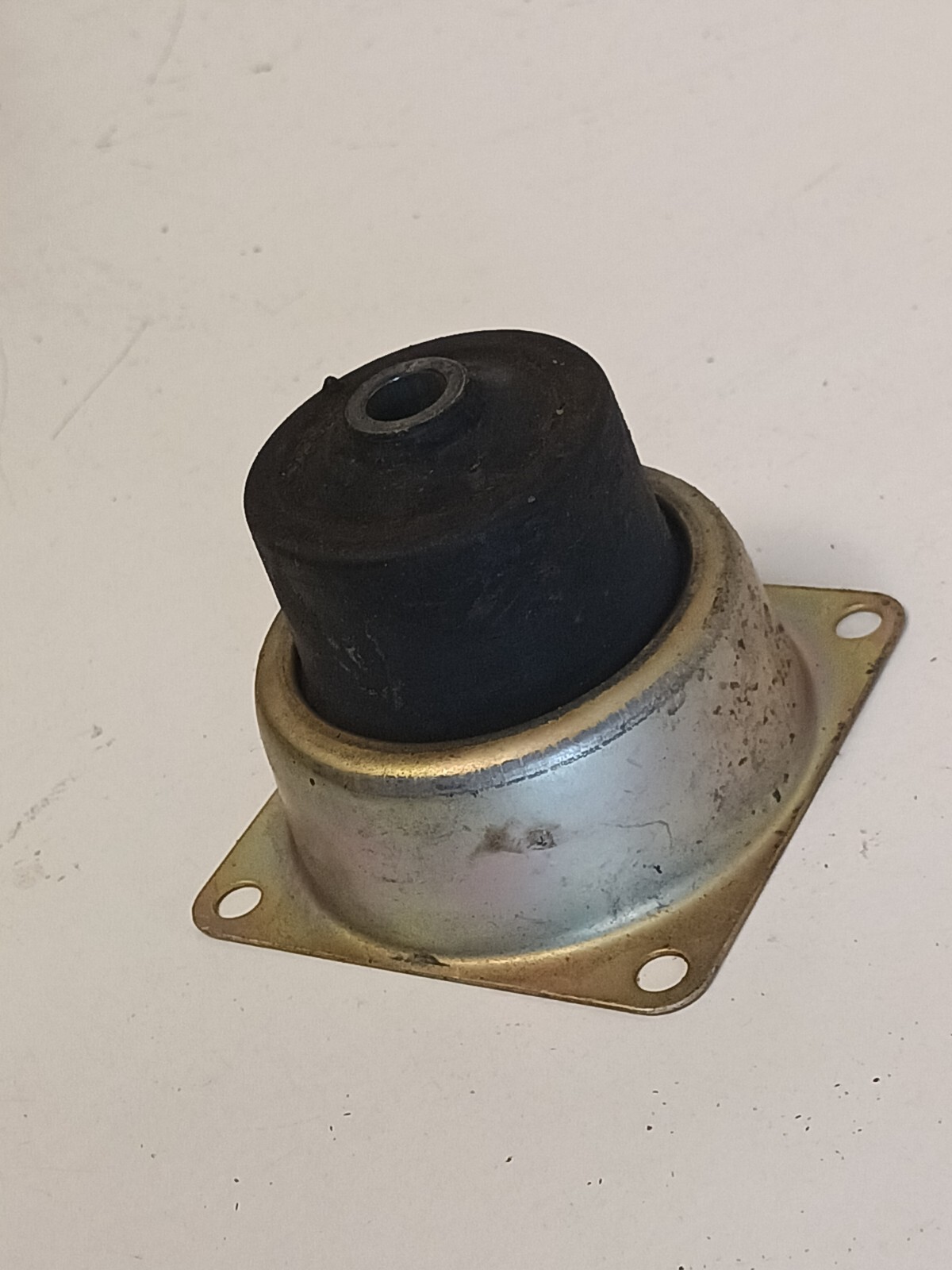 3″ x 3″ x 2.38″ bolt down vibration damping dampening mount 6008K71 90 lb