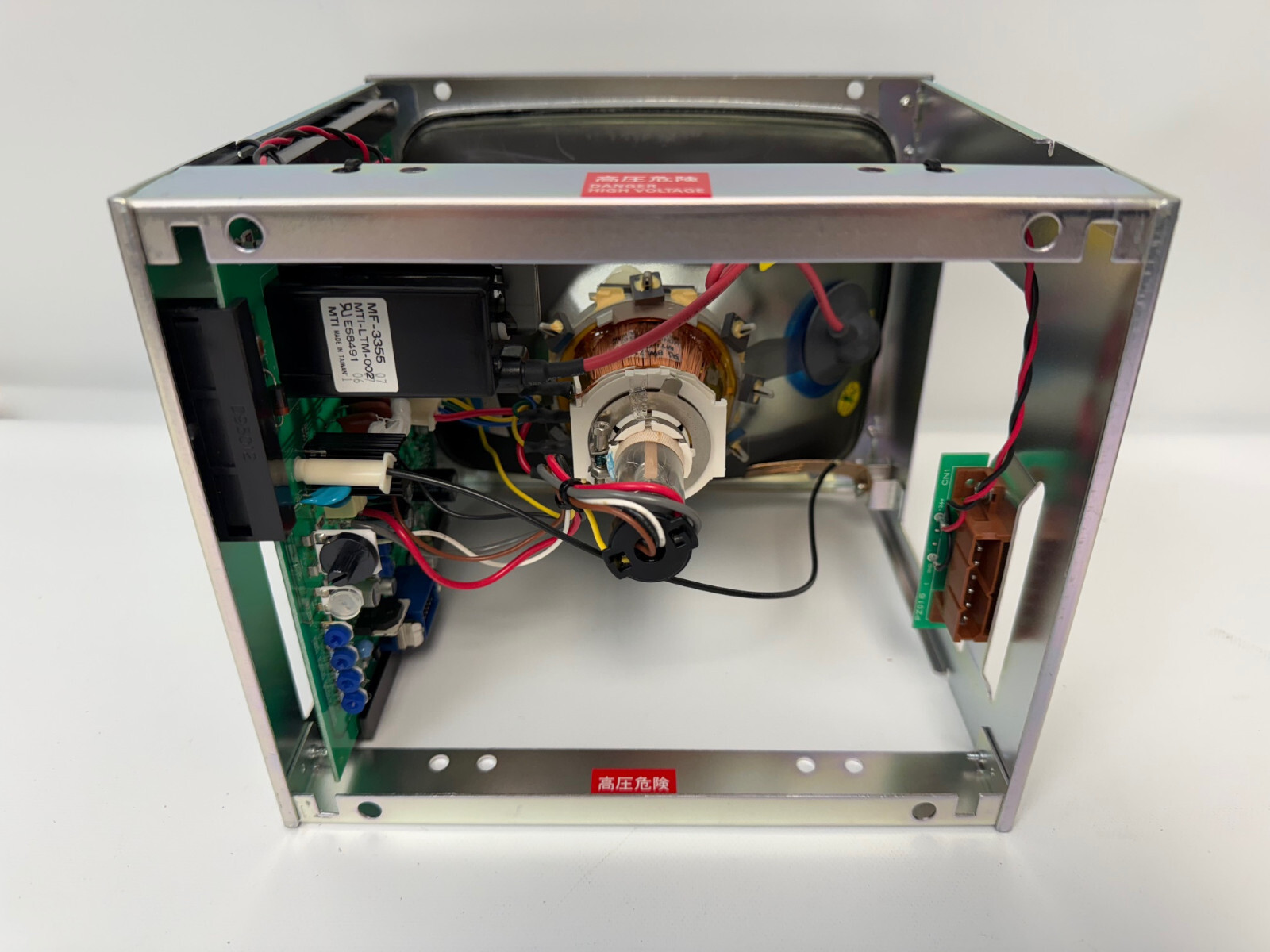 FANUC A61L-0001-0093 CRT UNIT 9″ HIGH RESOLUTION CRT DISPLAY MODULE D9MM-11B