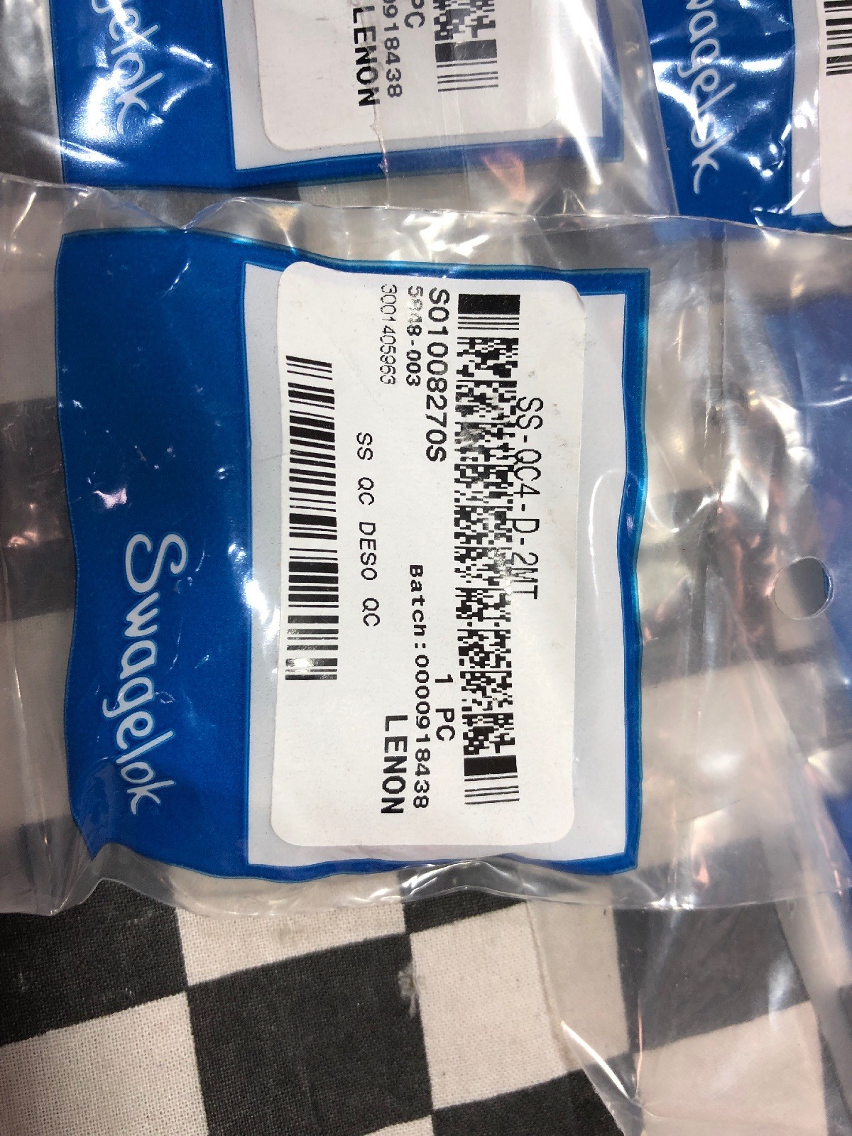Lot Of 7 SWAGELOK SS-QC4-D-2MT, Quick Connect with Valve 1/4″ ISO THREAD, #1174B