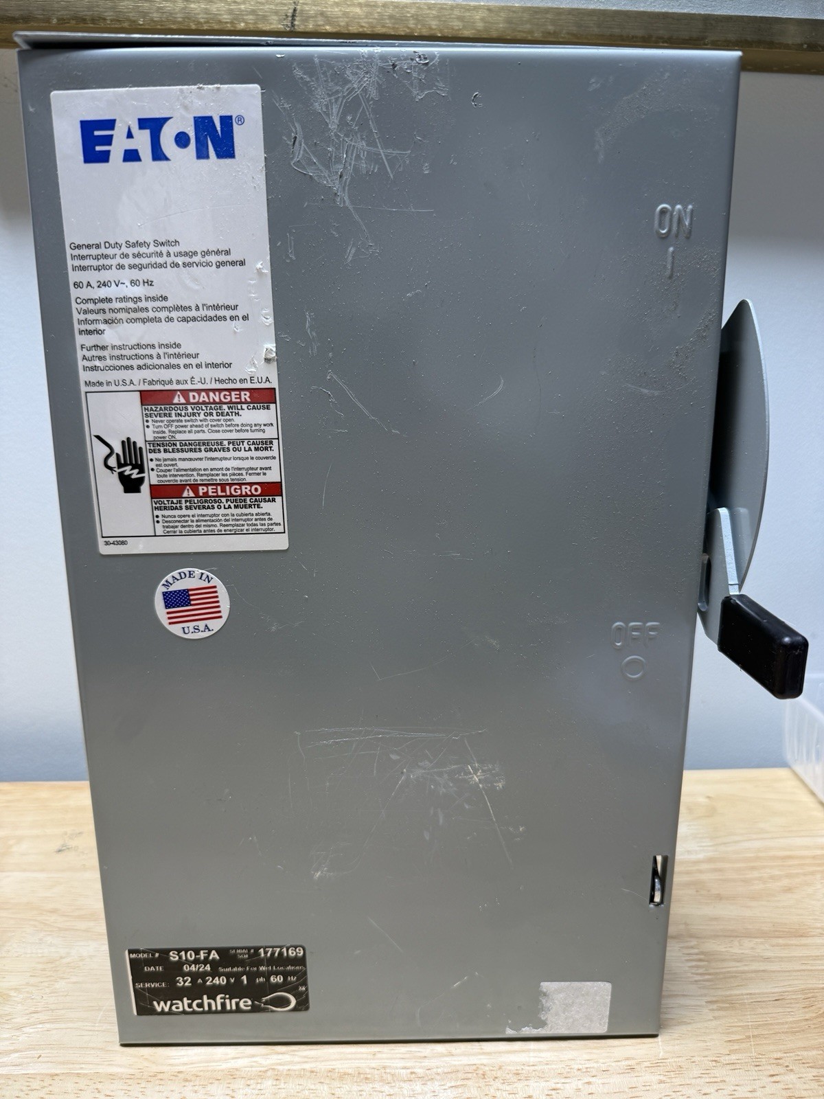 Eaton DG222URB Safety Switch 240VAC 60A Double Fused Fuse Box Type 3R Rainproof