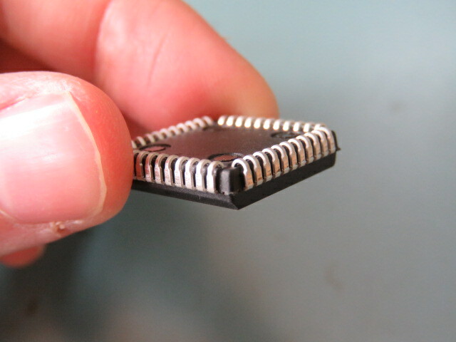 MICROCHIP TECHNOLOGY PIC16F77-I/L (PROGRAMMED) Qty of 10 per Lot PIC PIC® 16F