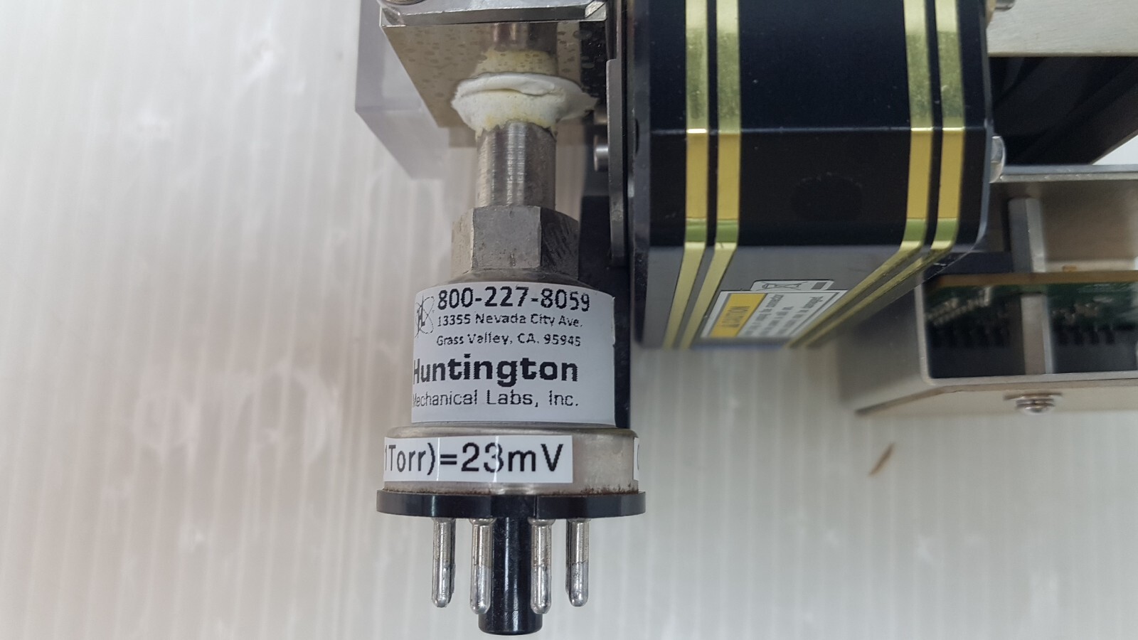 HAMAMATSU multichannel detector head C7025-02; W/ Huntington vacuum gauge