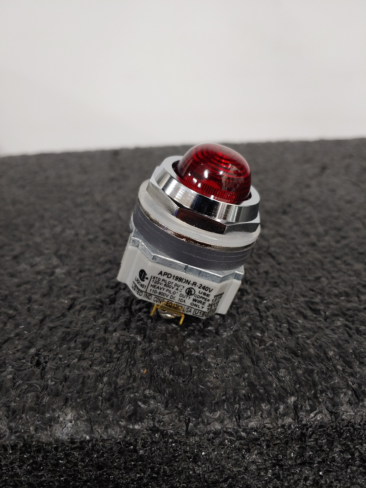 IDEC APD199DN-R-240V 30mm Pilot Light Red