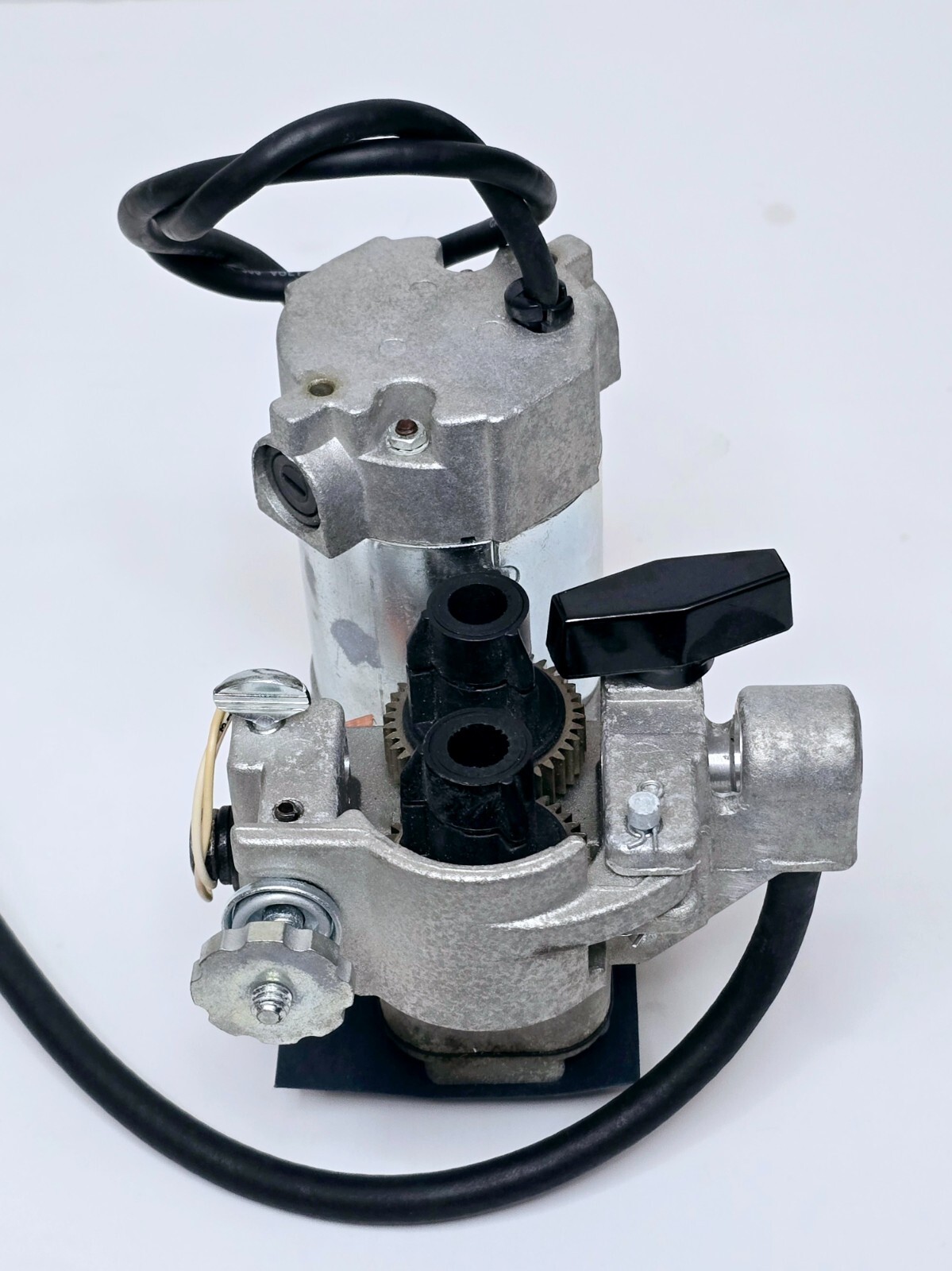 STATUCE ELECTRIC WIRE FEED DRIVE ELECTRIC MOTOR 5048-001 P/N 089365 MILLER S-32S