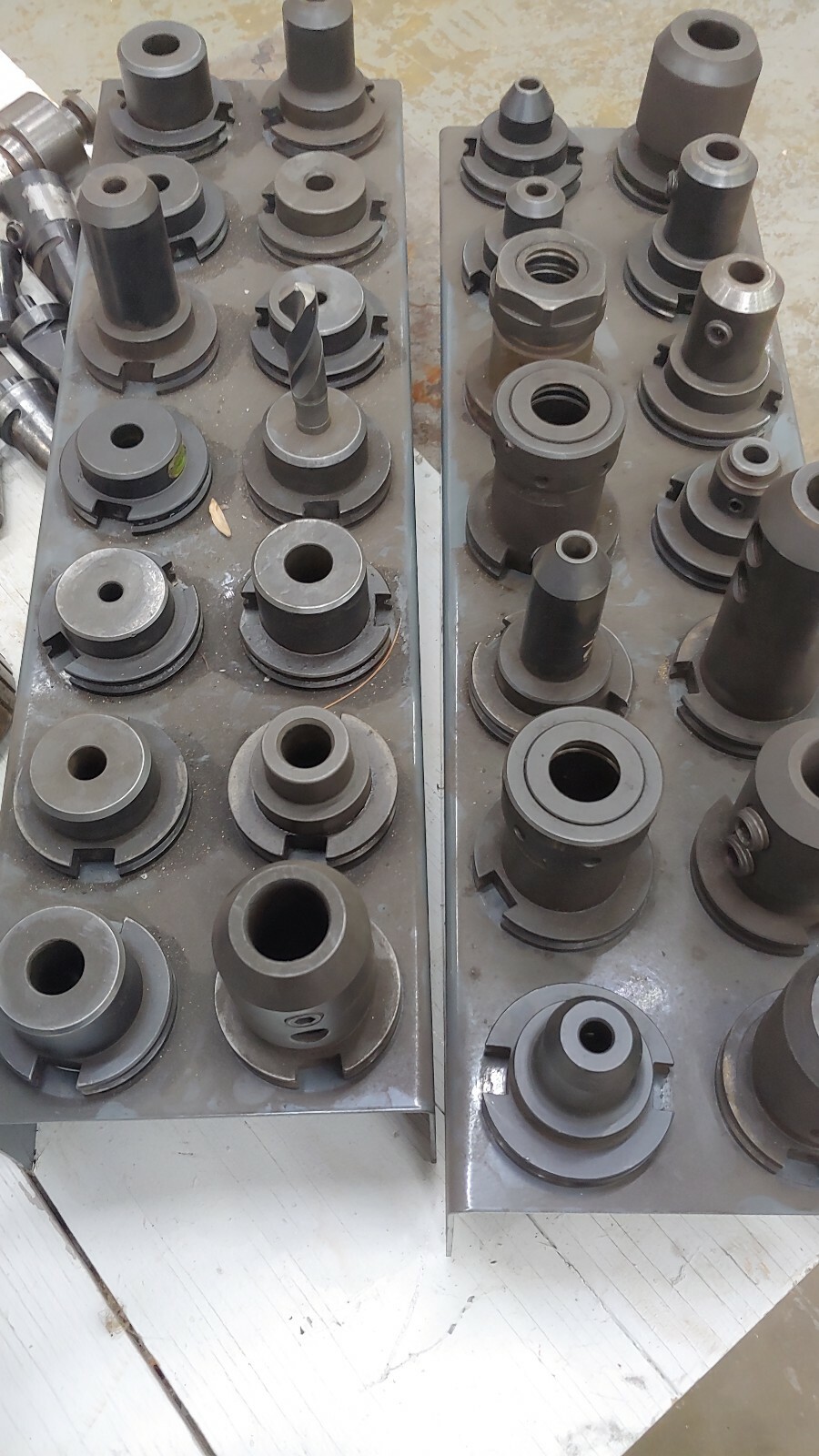 CAT 45 TOOLING LOT OF 85 & HOLDERS