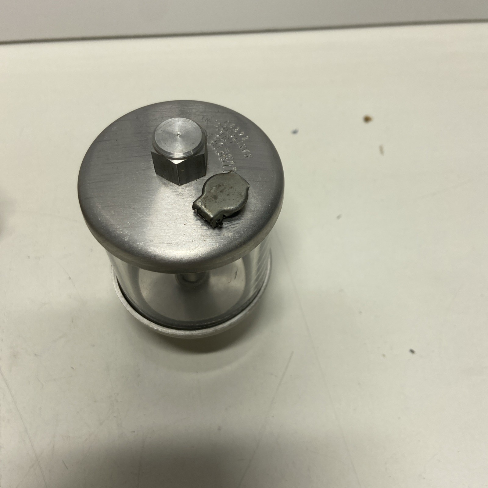 LUBE DEVICES R154-01 OILER, POLYMER BOWL, 1/4 NPTF OUTLET, 2″ DIA. x 3-3/4″, NIB