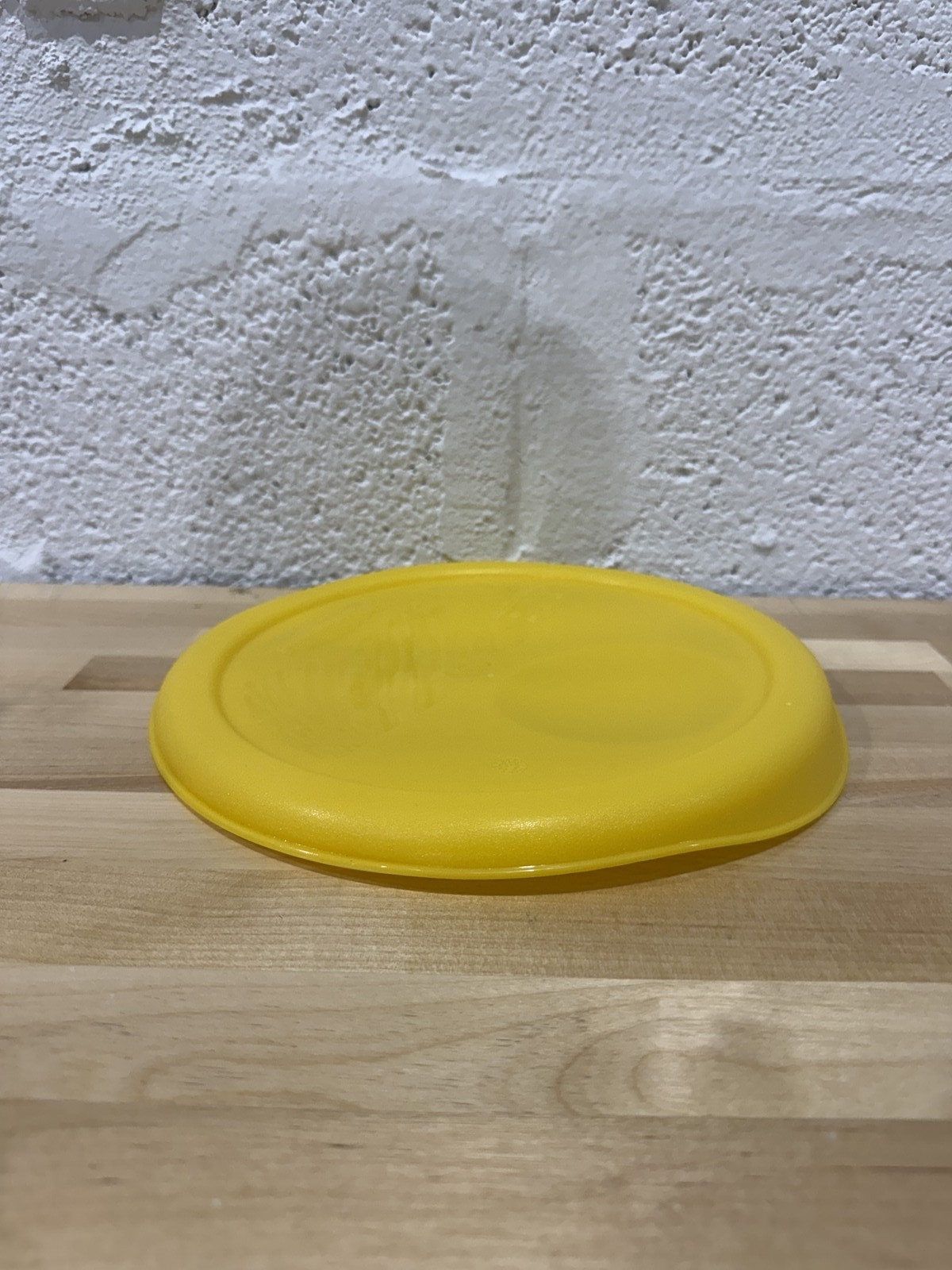 Rubbermaid Commercial FG572200YEL Plastic Round Food Storage Container Yellow
