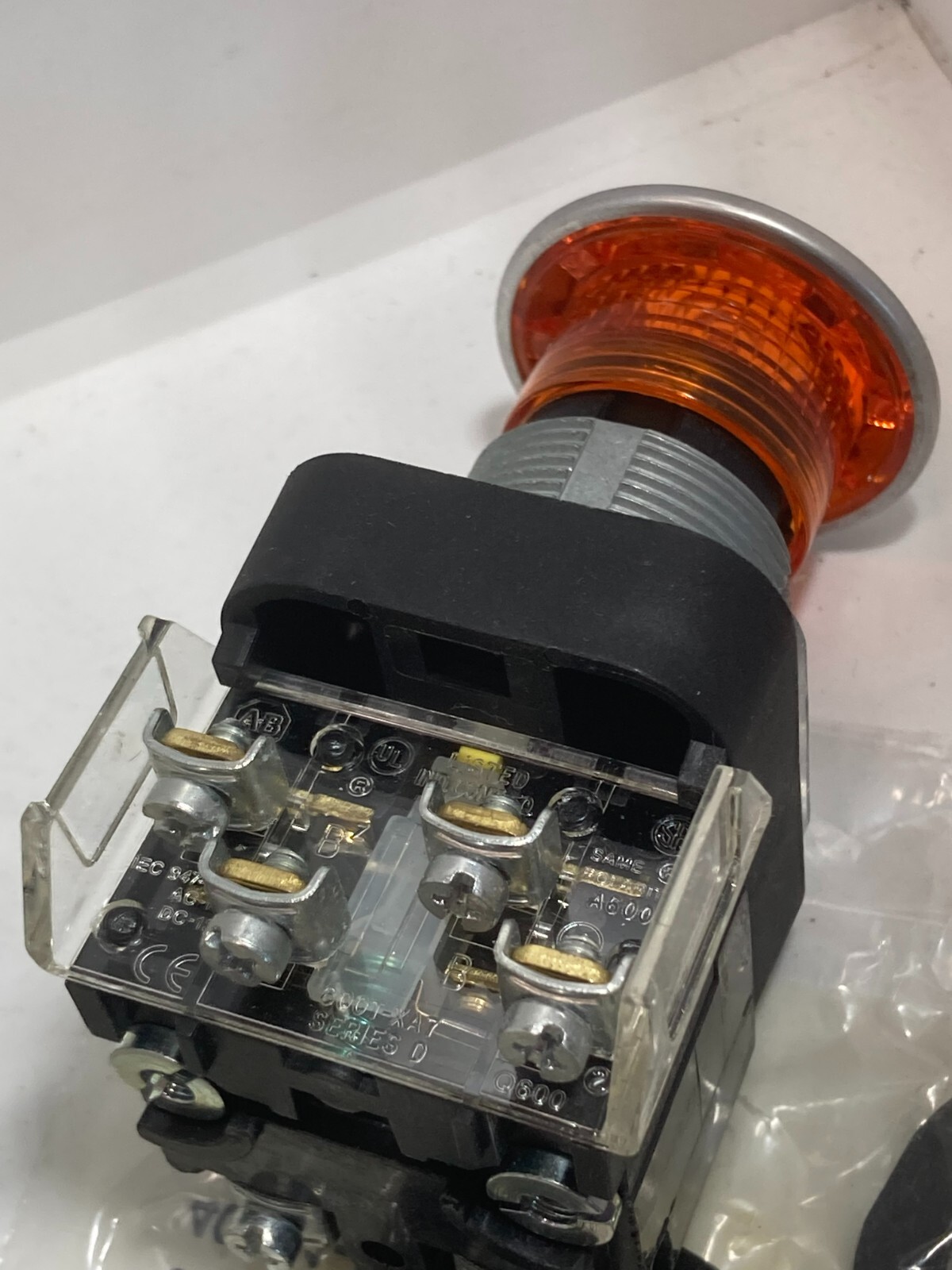 ALLEN BRADLEY 800T-FXNPH16AA7 PUSH PULL AMBER ILL LED 120V 1NCLB/1NC S U NIB