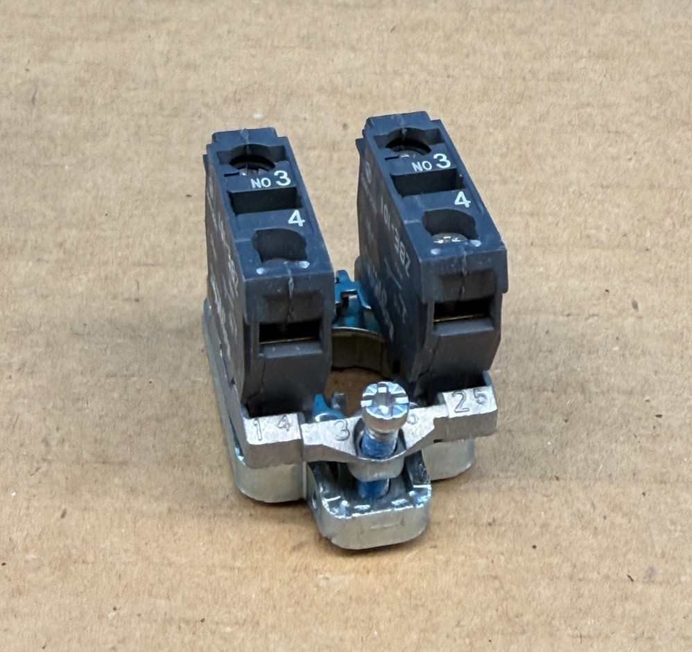 Lot of 2x Genuine Schneider ZB4BZ103 Harmony 22mm 1NO Contact Block Mounting