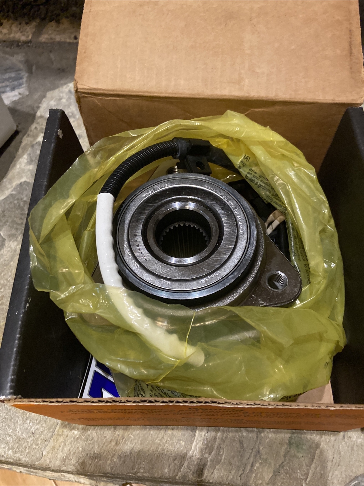 1 NEW TIMKEN JRM58000 AXLE BEARING & HUB ASSEMBLY NIB ***MAKE OFFER***