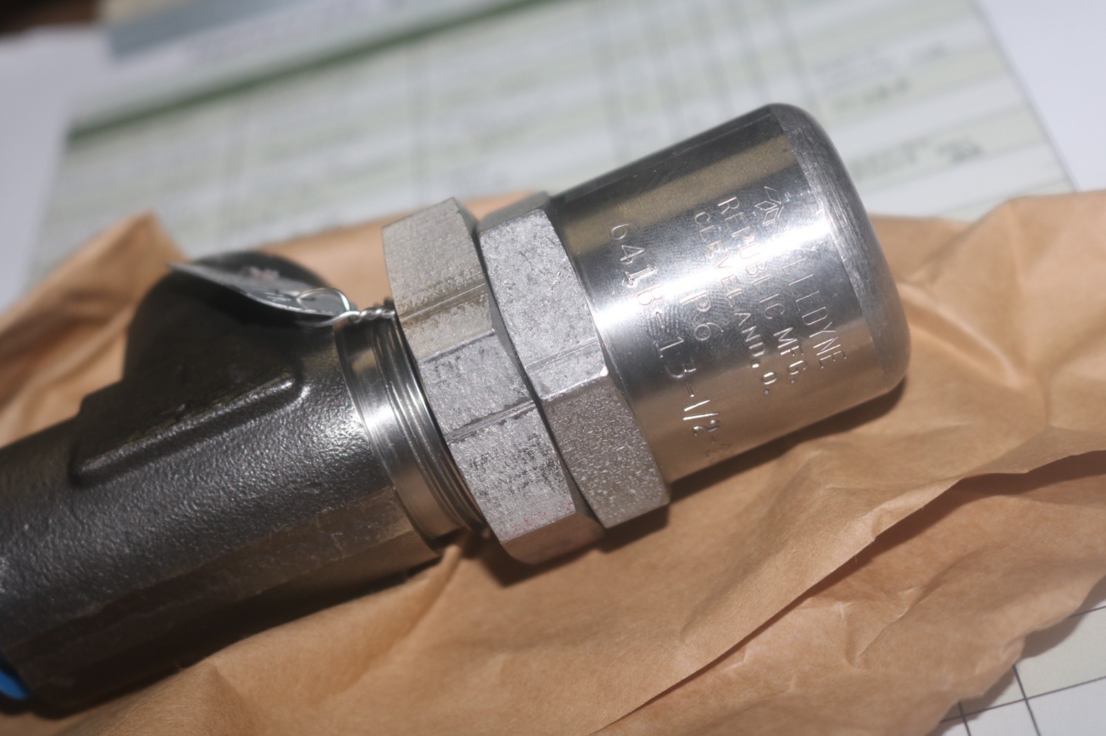 NOS Parker Teledyne Repub. hydraulic pressure relief valve 641B-13-1/2-28
