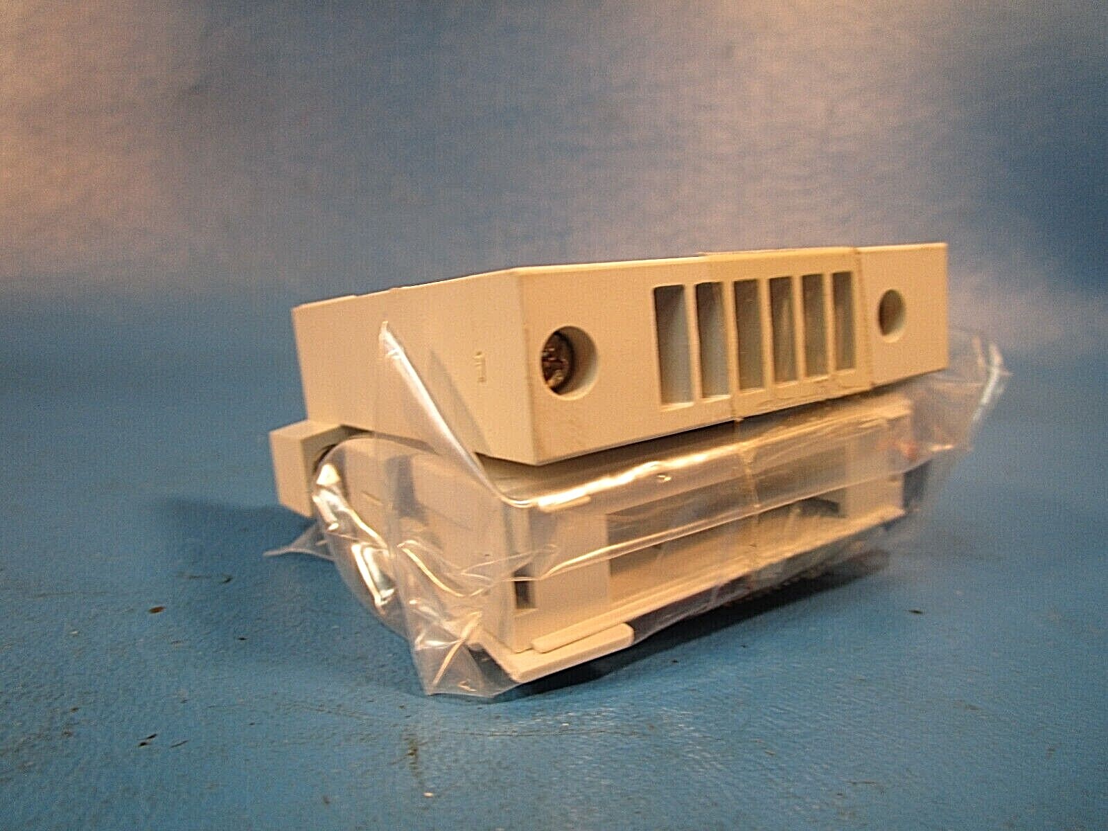 SMC VVQ1000-3A-1-P-RS end plate assy, VV5Q* MANIFOLD VQ 4/5 PORT