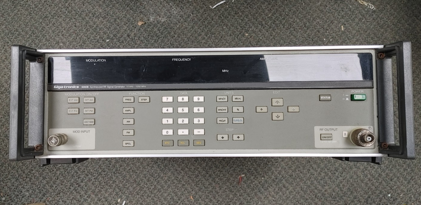 FLUKE/GIGA-TRONICS 6060B SYNTHESIZED RF SIGNAL GENERATOR 10kHz-1050MHz WOW!!