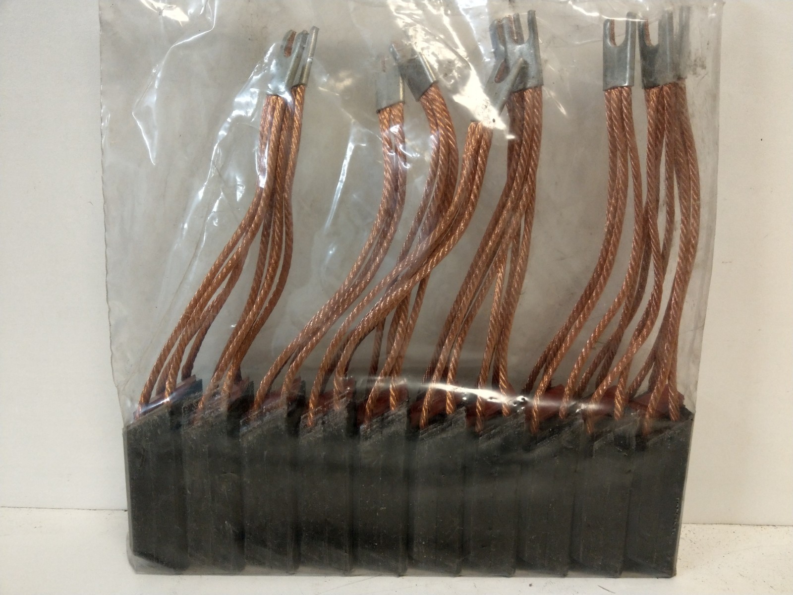 LOT OF (10) NEW OLD STOCK! HELWIG CARBON CARBON MOTOR BRUSHES 6677 8-84