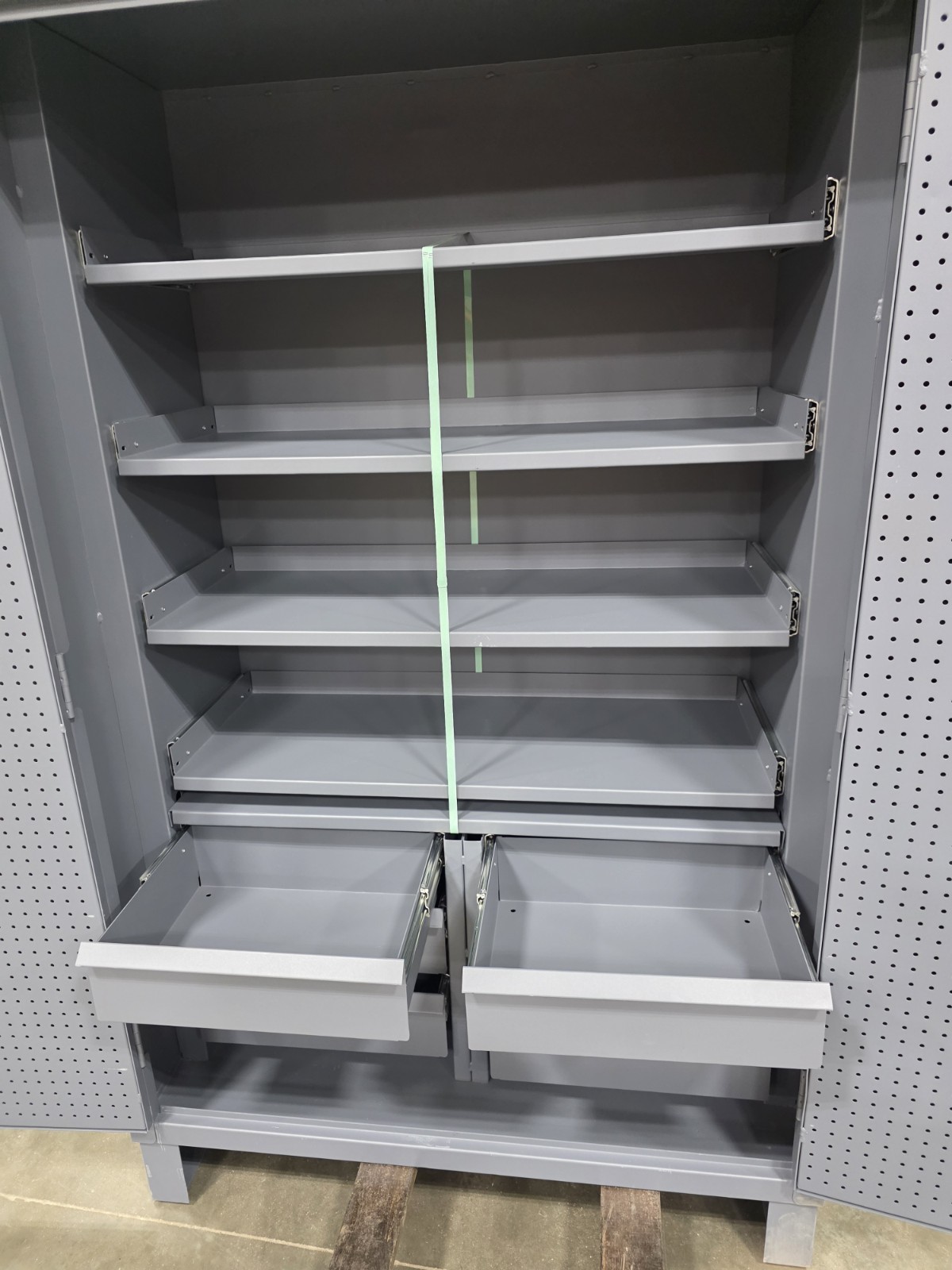 DURHAM MFG HDCDP244878-4SS6B95 Combo Drawer,Pegboard Cab,78″H,48″W,Gray 410Y40