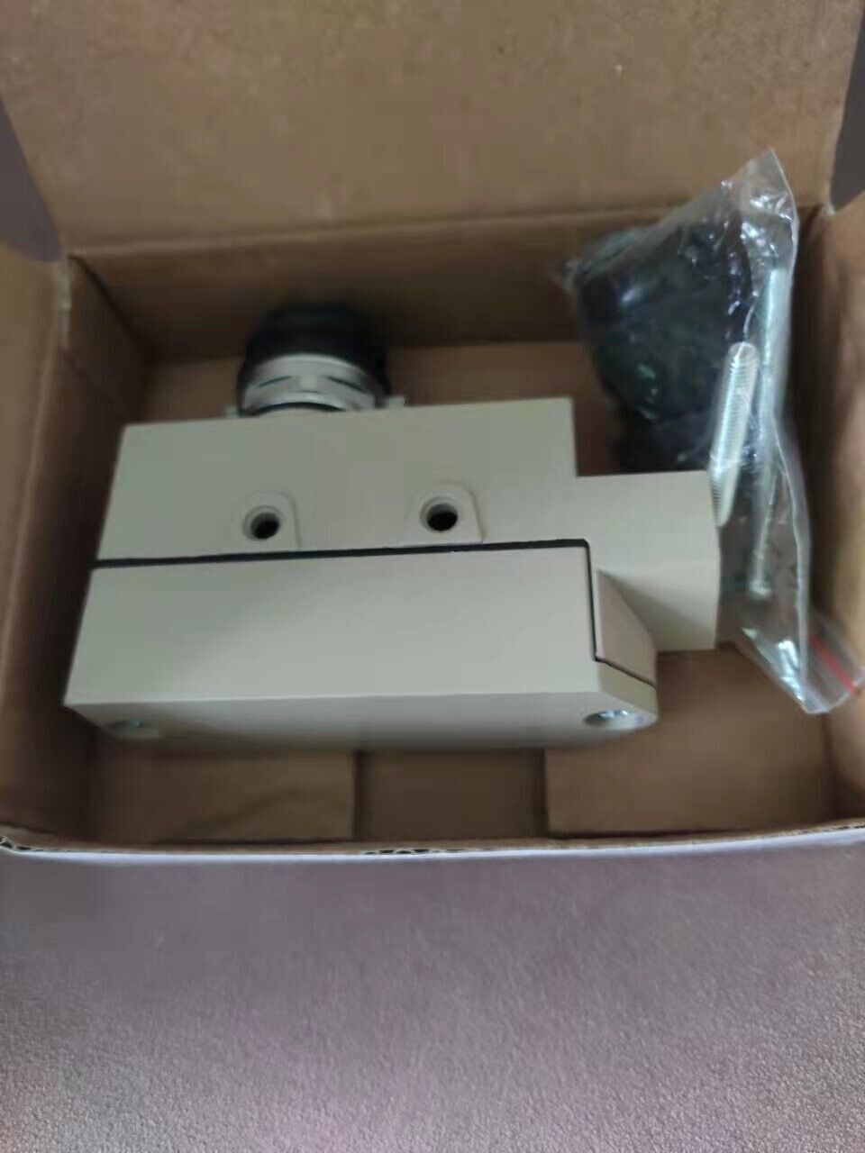 1 PCS moujen MJ1-6111 limit switch