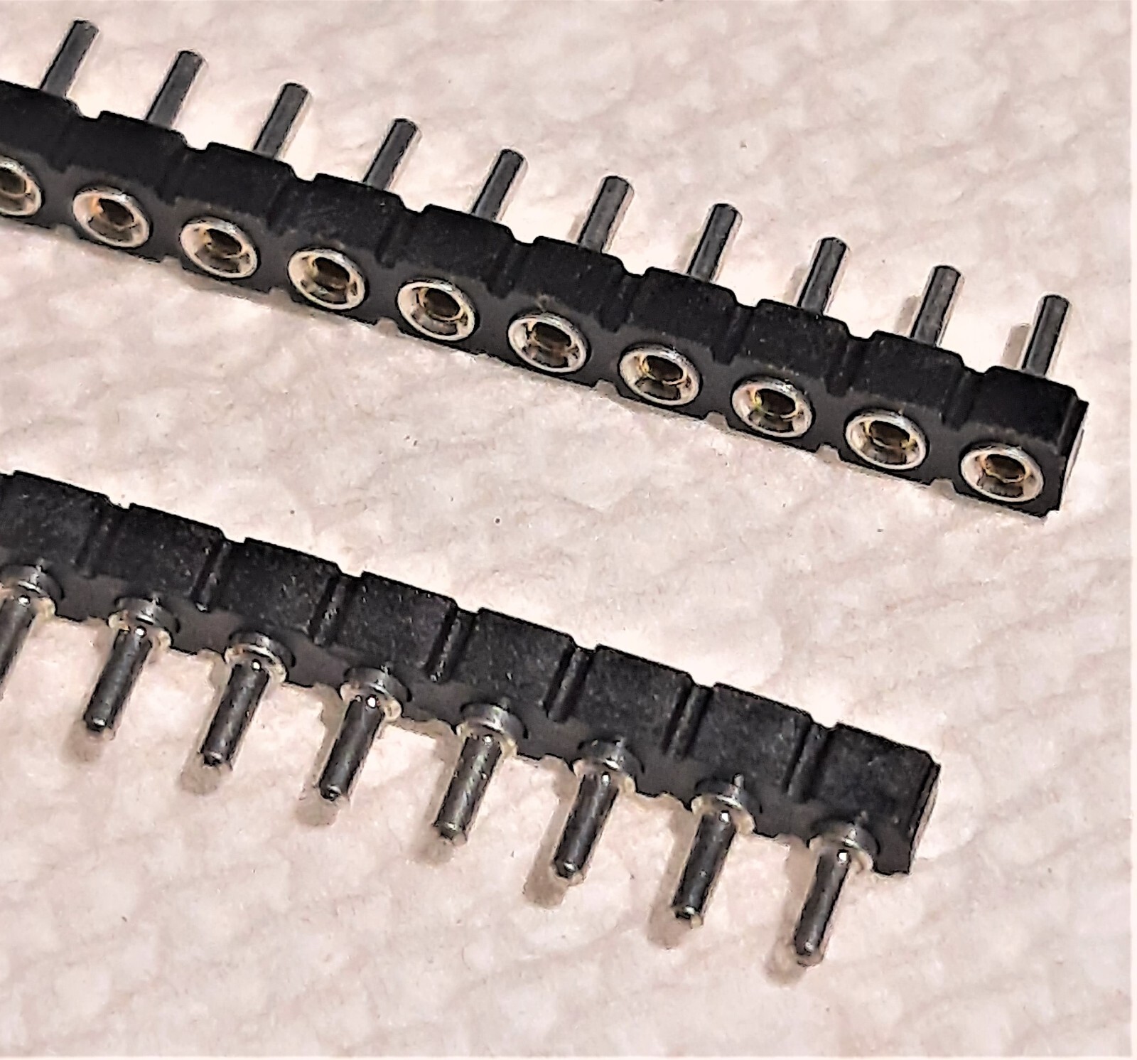 Mill-Max 315-13-164-41-003000 Sip and Dip sockets on break-away strips of 64